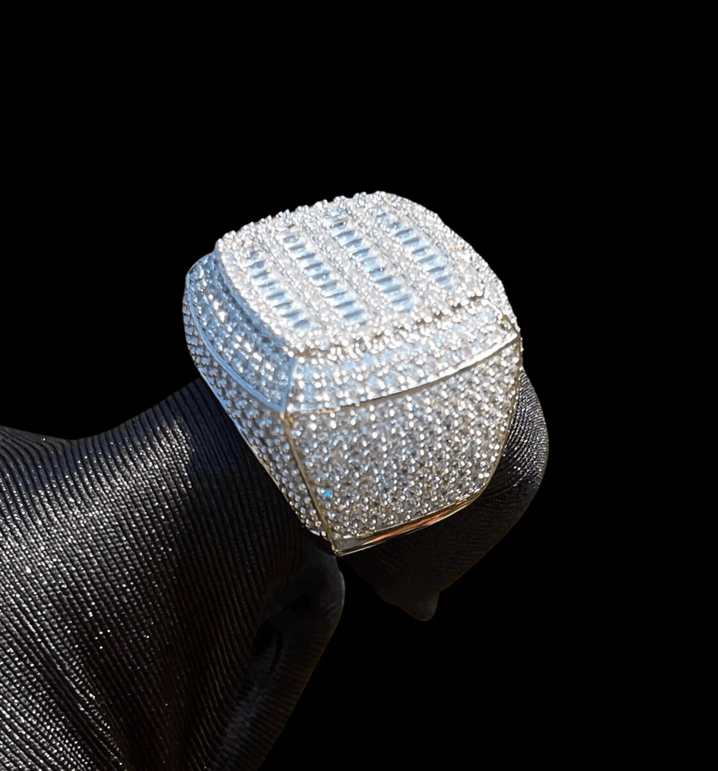 Bague Glacée Coussin Baguette à Griffes