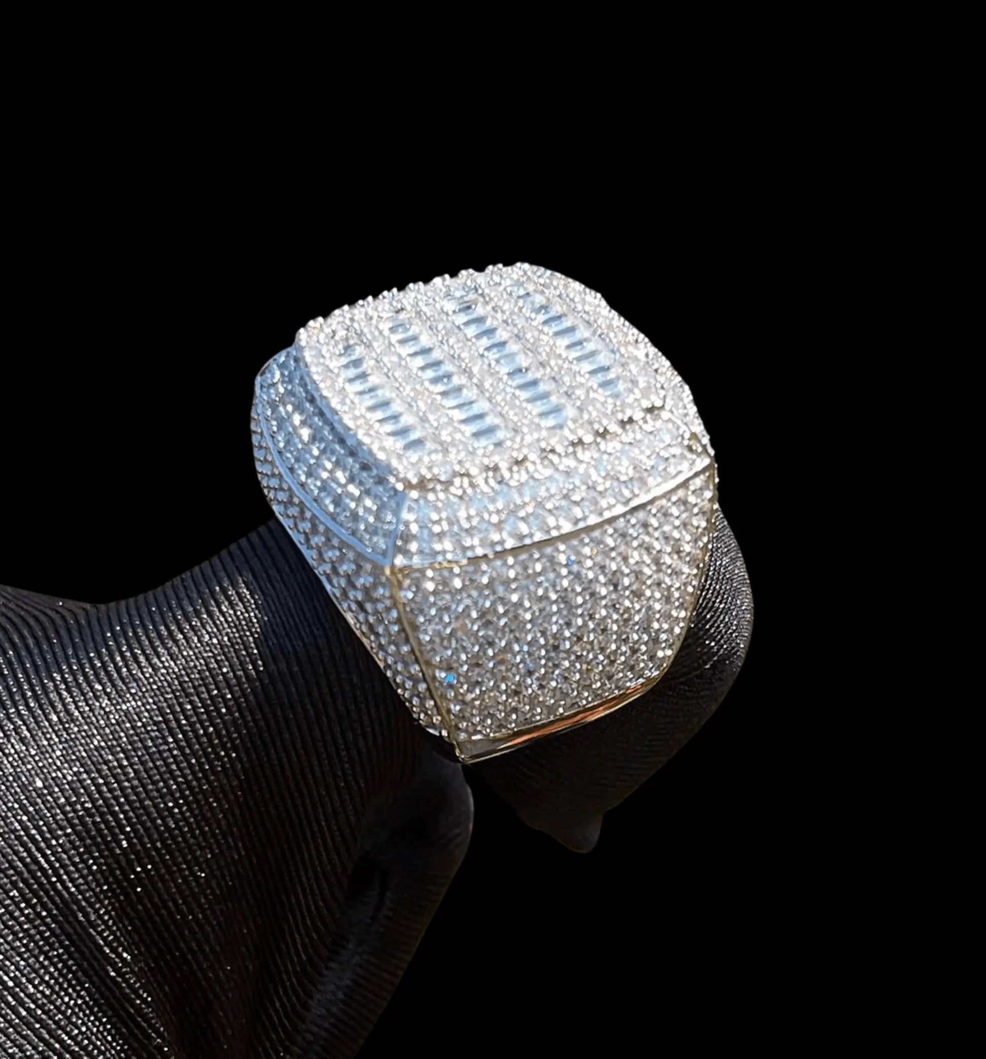 Bague Glacée Coussin Baguette à Griffes
