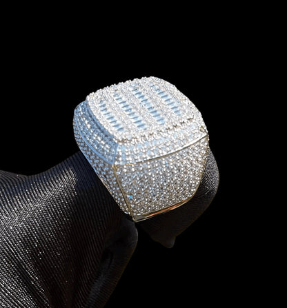 Bague Glacée Coussin Baguette à Griffes